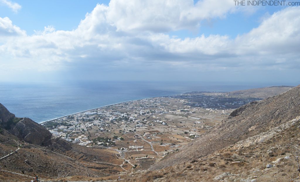 Sguardo da Ancient Thira verso Perissa.