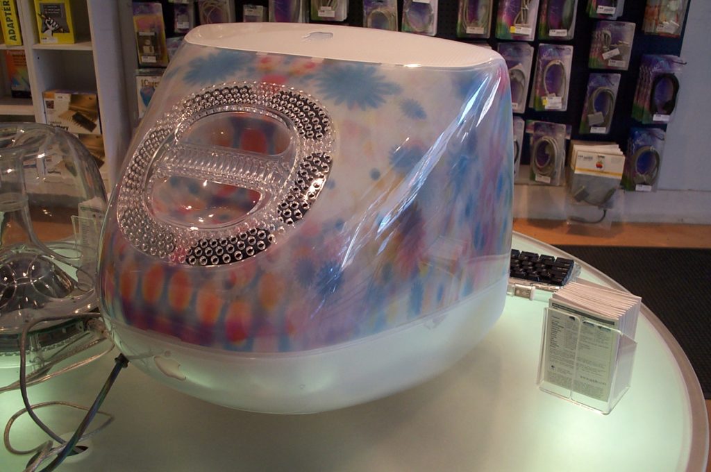 Apple_iMac_G3_Flowerpower_rear_view